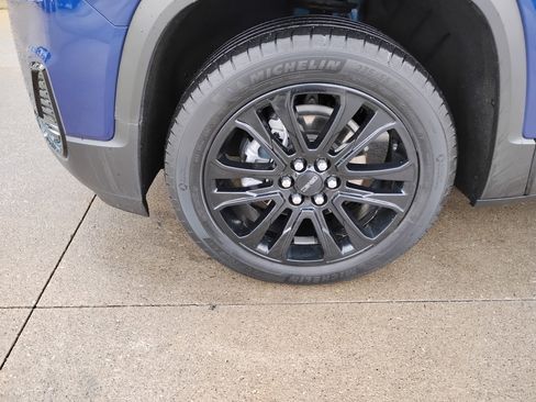 Used 2023 GMC Acadia SLE w/ Driver Convenience Package image 24