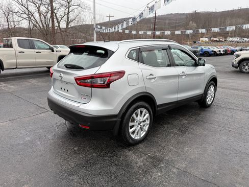 Used 2021 Nissan Rogue Sport SV w/ Technology Package image 5