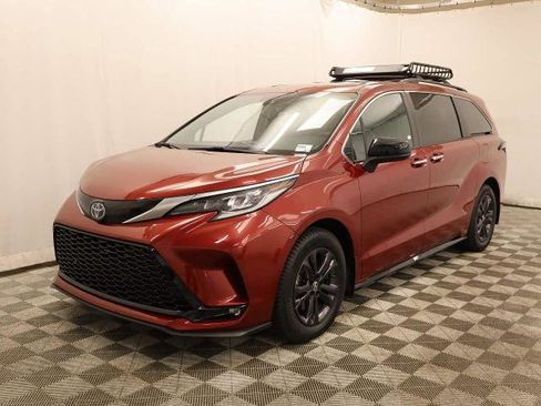 Used 2024 Toyota Sienna XSE w/ XSE Plus Package AWD/4WD image 8
