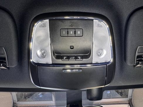 Used 2021 Jeep Grand Cherokee Laredo X AWD/4WD image 34
