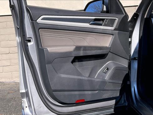 Certified 2022 Volkswagen Atlas SEL Premium image 22