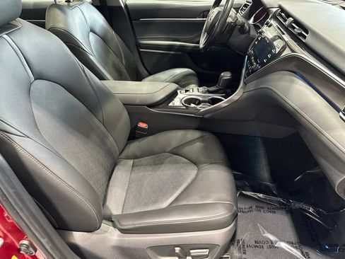 Used 2018 Toyota Camry XSE FWD image 17