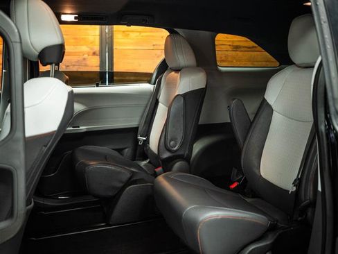 Used 2024 Toyota Sienna XSE w/ XSE Plus Package FWD image 10