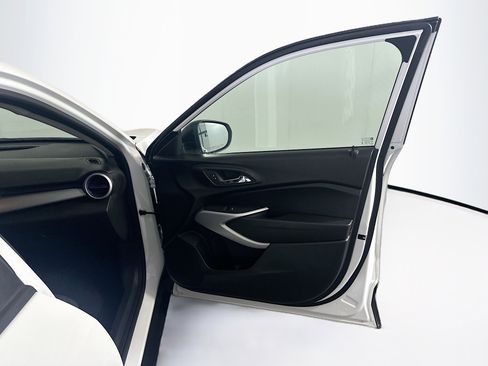 Used 2025 Chevrolet Trax LS FWD image 31