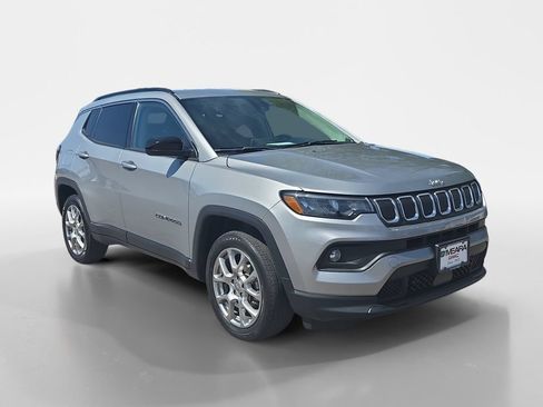 Used 2022 Jeep Compass Latitude AWD/4WD image 8