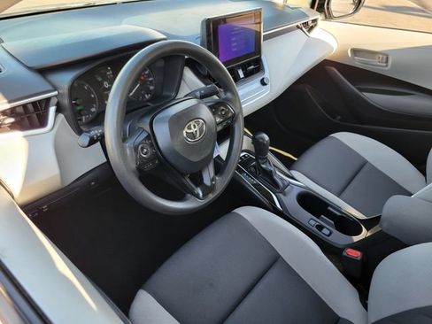 Used 2025 Toyota Corolla LE FWD image 5