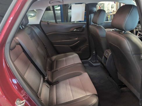 Used 2025 Chevrolet Trax LT w/ LT Convenience Package image 27