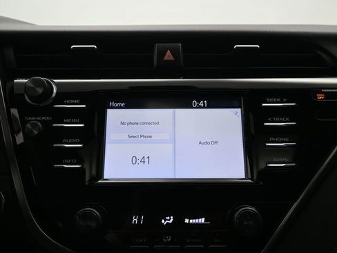 Used 2018 Toyota Camry SE w/ Moonroof Package image 16