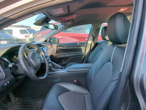 Used 2019 Toyota Camry SE FWD image 6