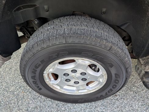 Used 2006 Chevrolet Suburban LS w/ Smart Select Package image 6