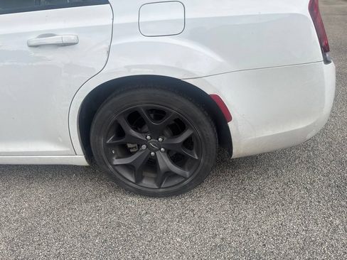 Used 2023 Chrysler 300 Touring w/ Sport Appearance Package RWD image 35