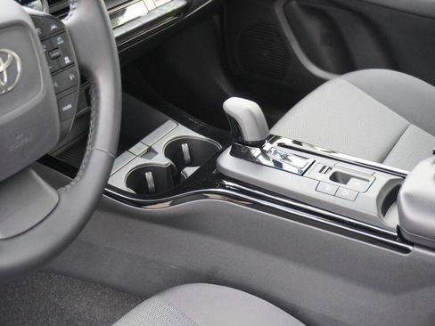 Used 2024 Toyota Prius LE image 20