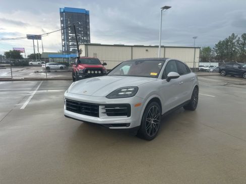 Used 2024 Porsche Cayenne Coupe image 1