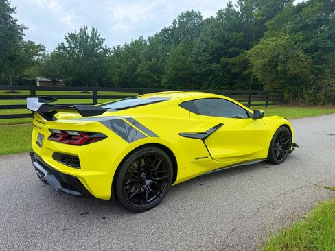 Used 2024 Chevrolet Corvette Z06 RWD image 3