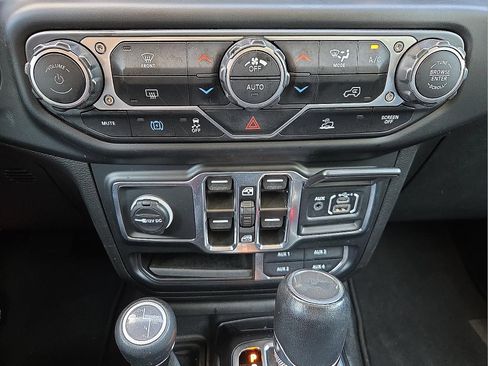 Used 2023 Jeep Wrangler Unlimited Sahara AWD/4WD image 17