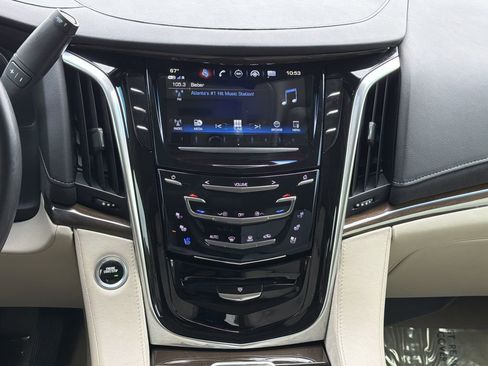 Used 2020 Cadillac Escalade Premium Luxury AWD/4WD image 4