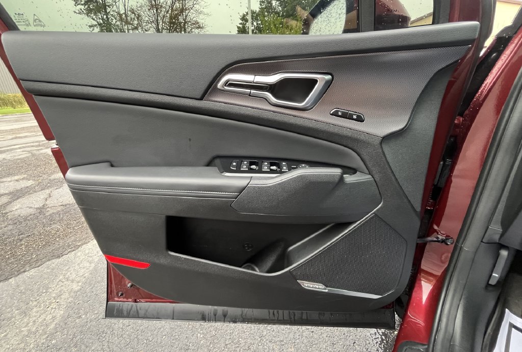 Used 2025 Kia Sportage SX FWD image 20