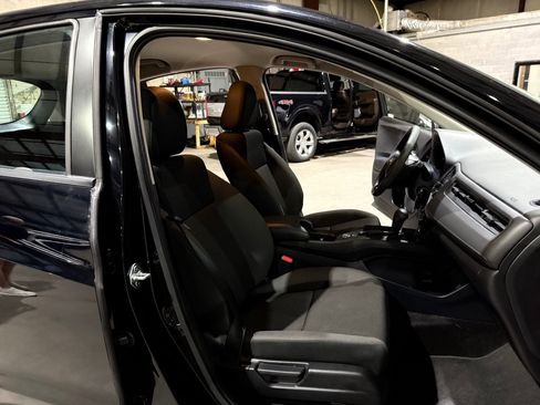 Used 2022 Honda HR-V LX image 27