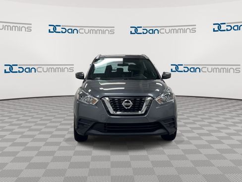 Used 2019 Nissan Kicks SV FWD image 3