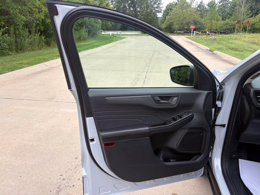 Used 2026 Ford Escape Active w/ Cold Weather Package FWD image 13