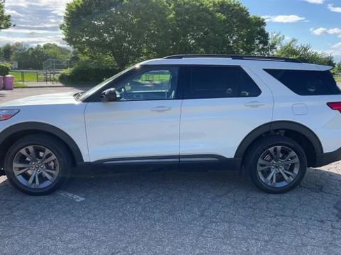 Used 2023 Ford Explorer XLT w/ Equipment Group 202A AWD/4WD image 44