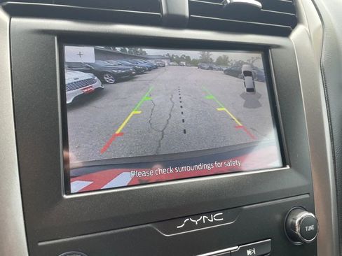 Used 2020 Ford Fusion SE FWD image 14