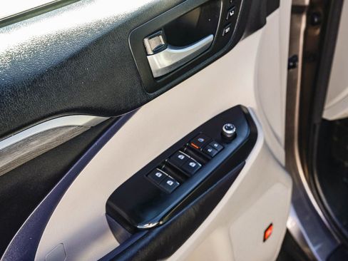 Used 2017 Toyota Highlander Limited image 27