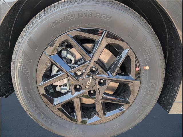 New 2026 Kia K5 LXS FWD image 16