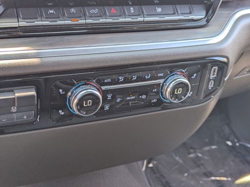 Used 2025 GMC Sierra 1500 SLT RWD image 27