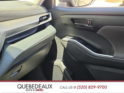 Used 2023 Toyota Highlander LE FWD image 22