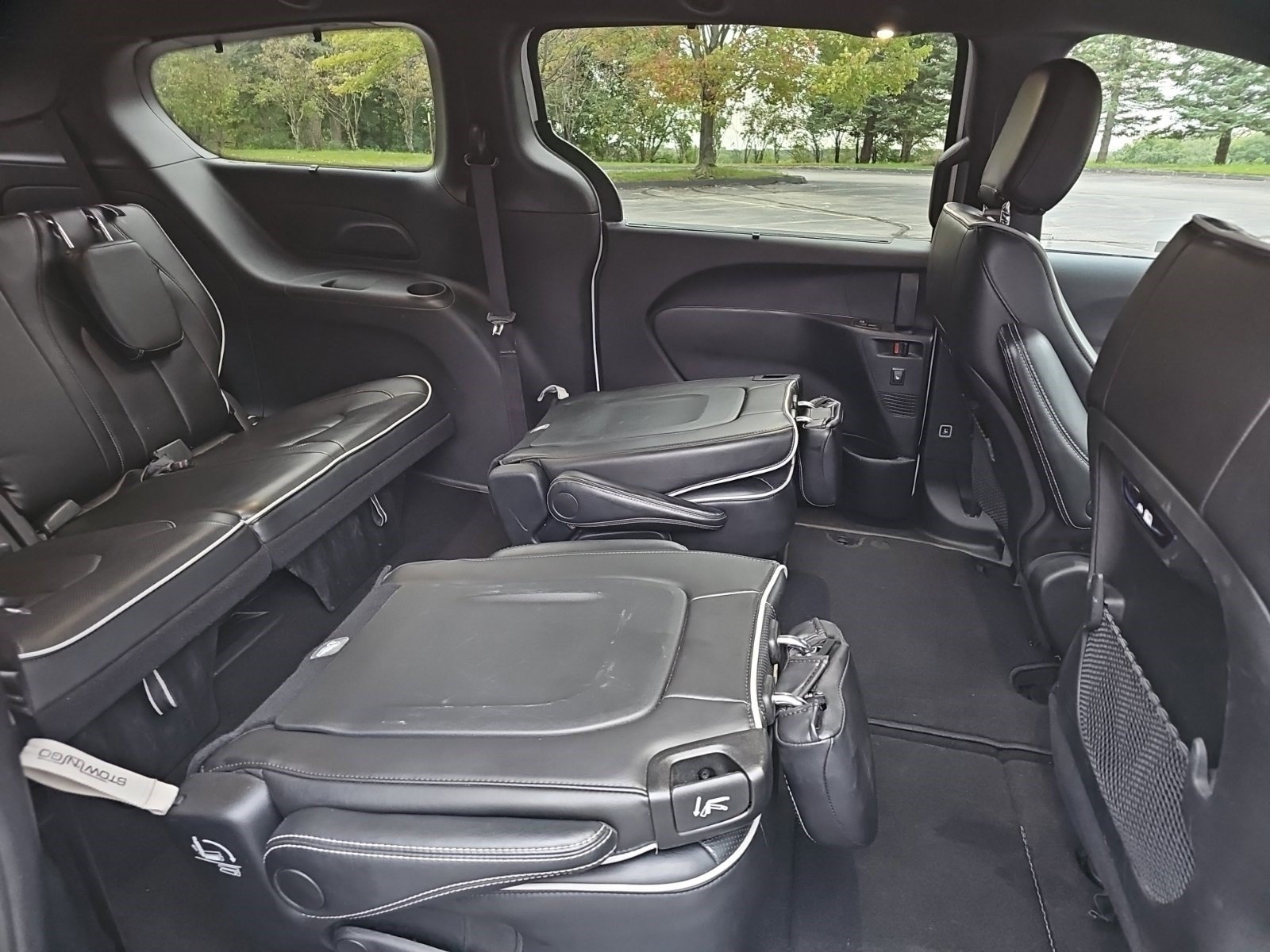 Used 2025 Chrysler Pacifica Limited FWD image 13