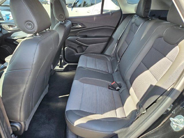 Used 2025 Chevrolet Trax LT FWD image 6