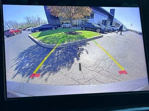 Used 2022 Jeep Grand Cherokee L Limited w/ Black Appearance Package image 16