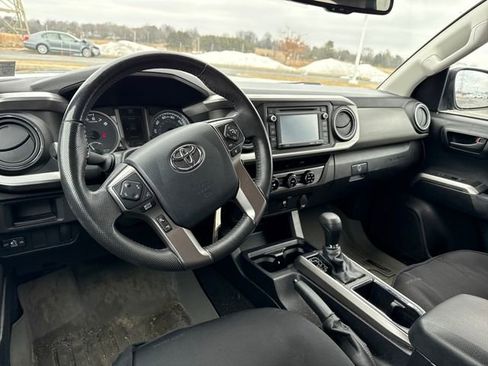 Used 2017 Toyota Tacoma SR5 w/ Tow Package image 19