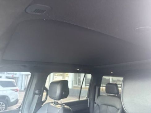 Used 2024 Jeep Wagoneer L Series II AWD/4WD image 45