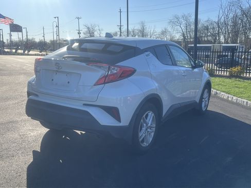 Used 2020 Toyota C-HR LE image 3