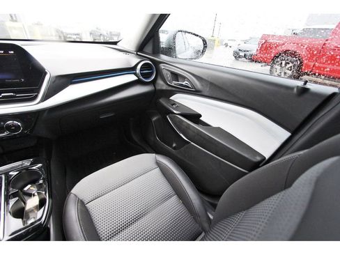 Used 2025 Chevrolet Trax LT w/ Driver Confidence Package image 10