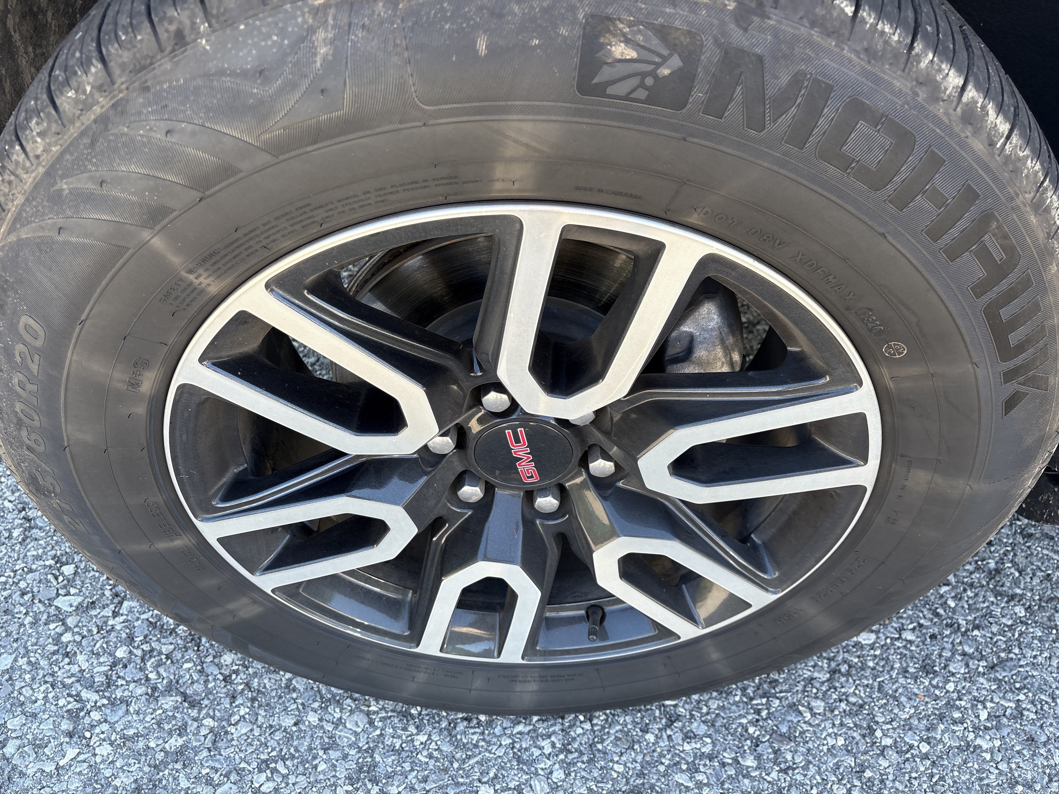 Used 2024 GMC Yukon AT4 AWD/4WD image 10