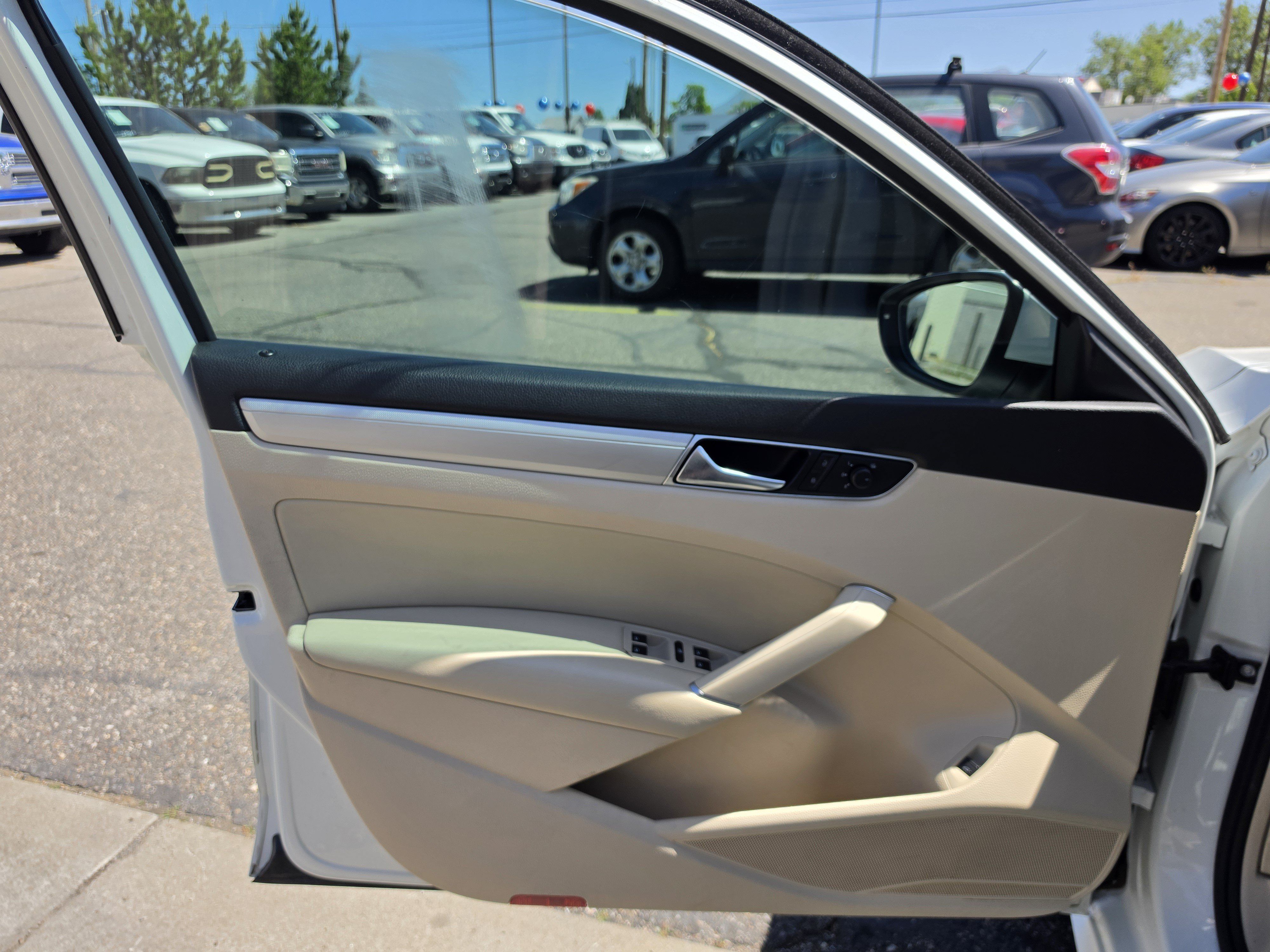 Used 2019 Volkswagen Passat 2.0T Wolfsburg w/ Wheels & Sunroof Package FWD image 10