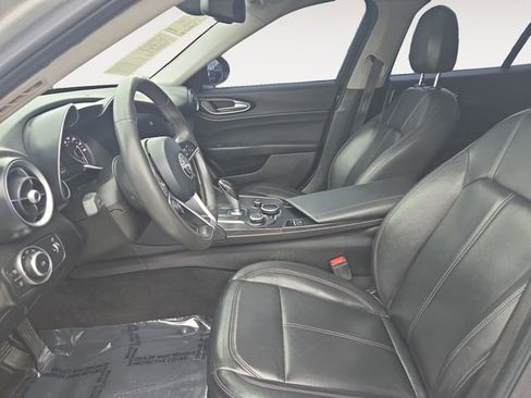 Used 2017 Alfa Romeo Giulia AWD w/ Sport Appearance Package image 9