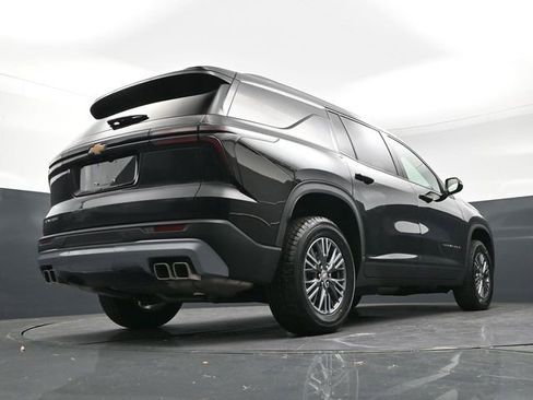 Used 2025 Chevrolet Traverse LT image 34