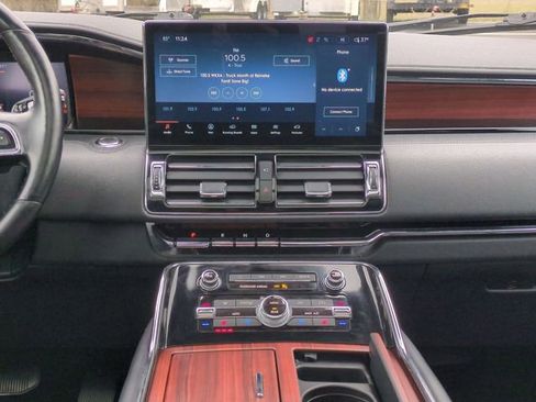 Used 2023 Lincoln Navigator Reserve AWD/4WD image 18