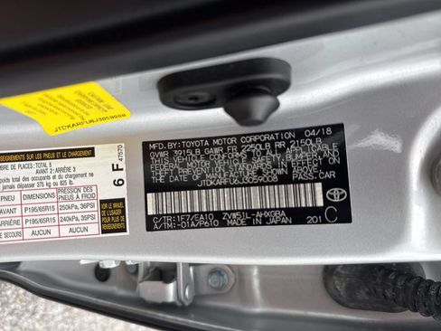 Used 2018 Toyota Prius Four w/ Advanced Technology Package FWD image 35
