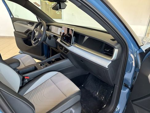 New 2025 Volkswagen Tiguan SE R-Line image 13