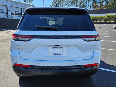 Used 2023 Jeep Grand Cherokee Altitude image 10