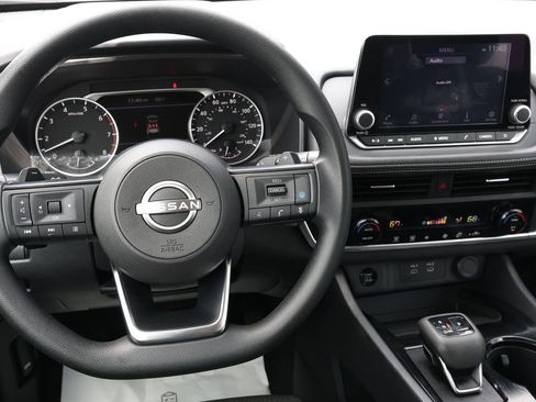 Used 2024 Nissan Rogue SV FWD image 16