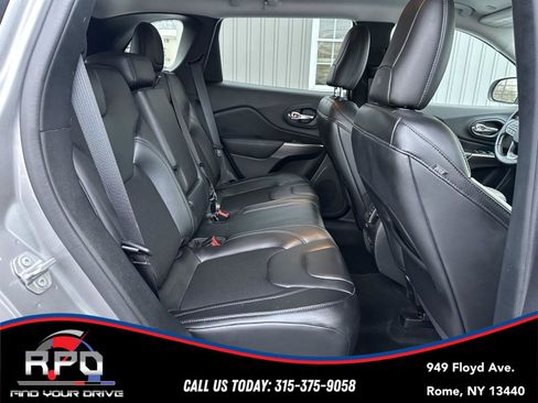 Used 2020 Jeep Cherokee Latitude Plus w/ Cold Weather Group image 19