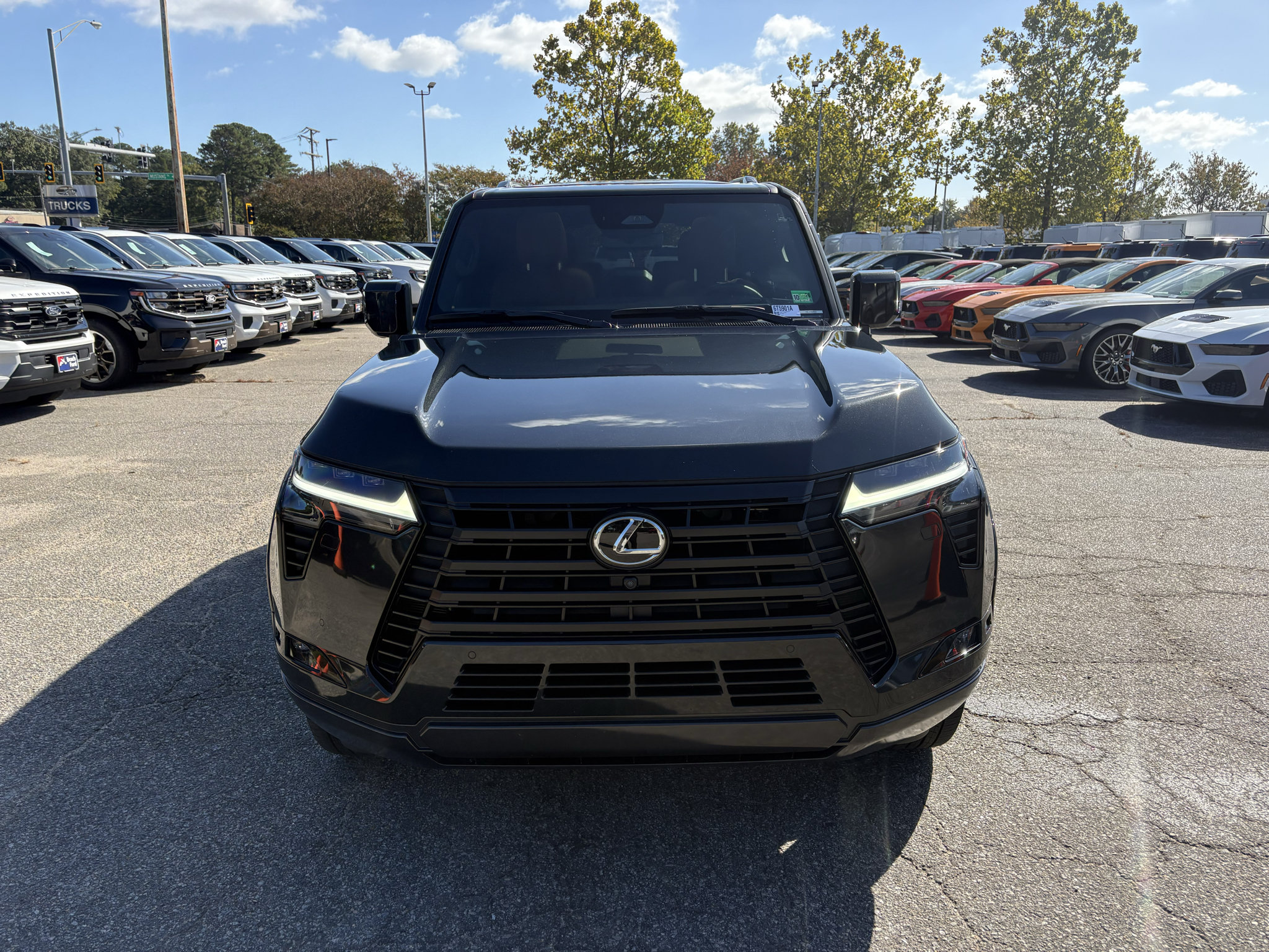 Used 2025 Lexus GX 550 w/ Accessory Package (2T) AWD/4WD image 2