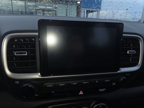 Certified 2023 Hyundai Venue SE FWD image 10