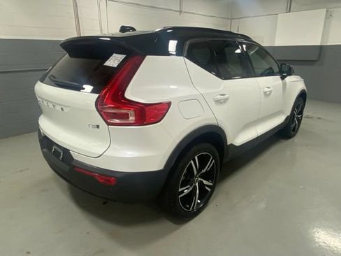 Used 2021 Volvo XC40 T5 R-Design w/ Advanced Package AWD/4WD image 3